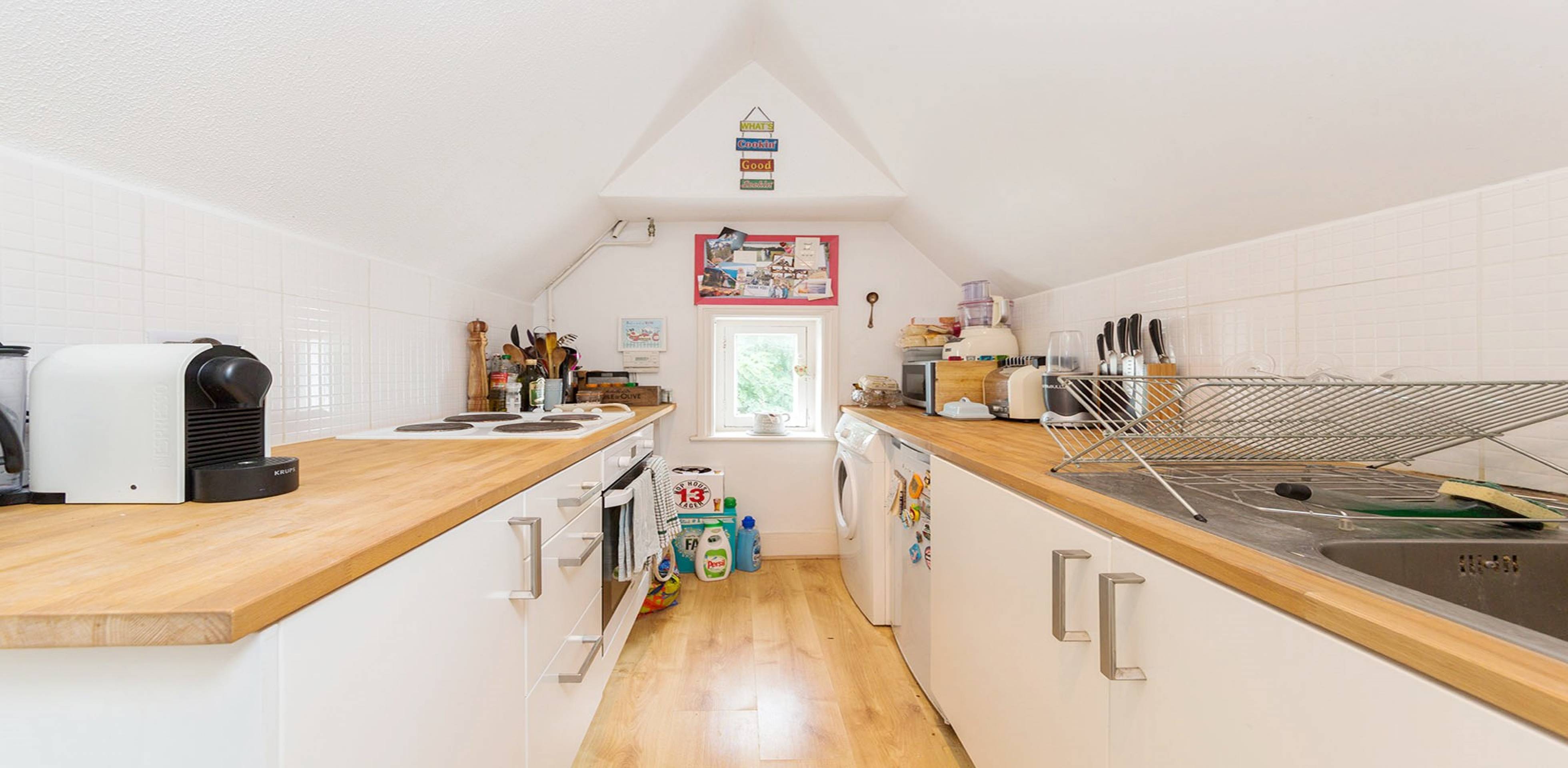 			1 Bedroom, 1 bath, 1 reception Flat			 Bedford Road, EAST FINCHLEY N2 N2